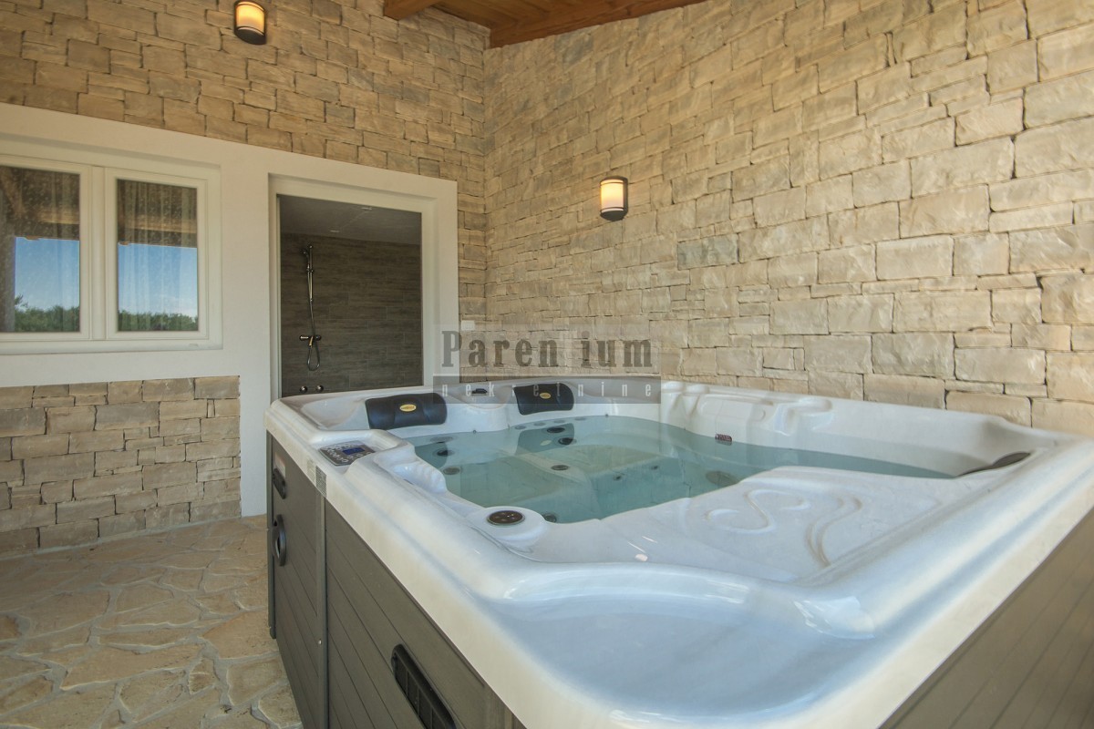 Parenzo, dintorni, bella villa con piscina