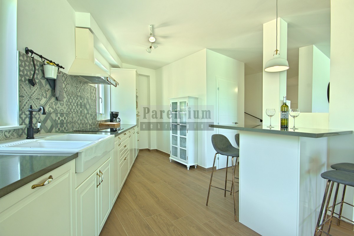 Parenzo, dintorni, bella villa con piscina