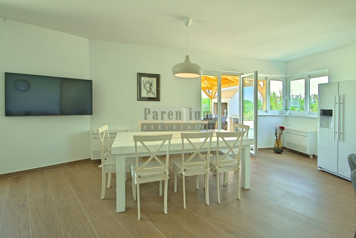 Parenzo, dintorni, bella villa con piscina