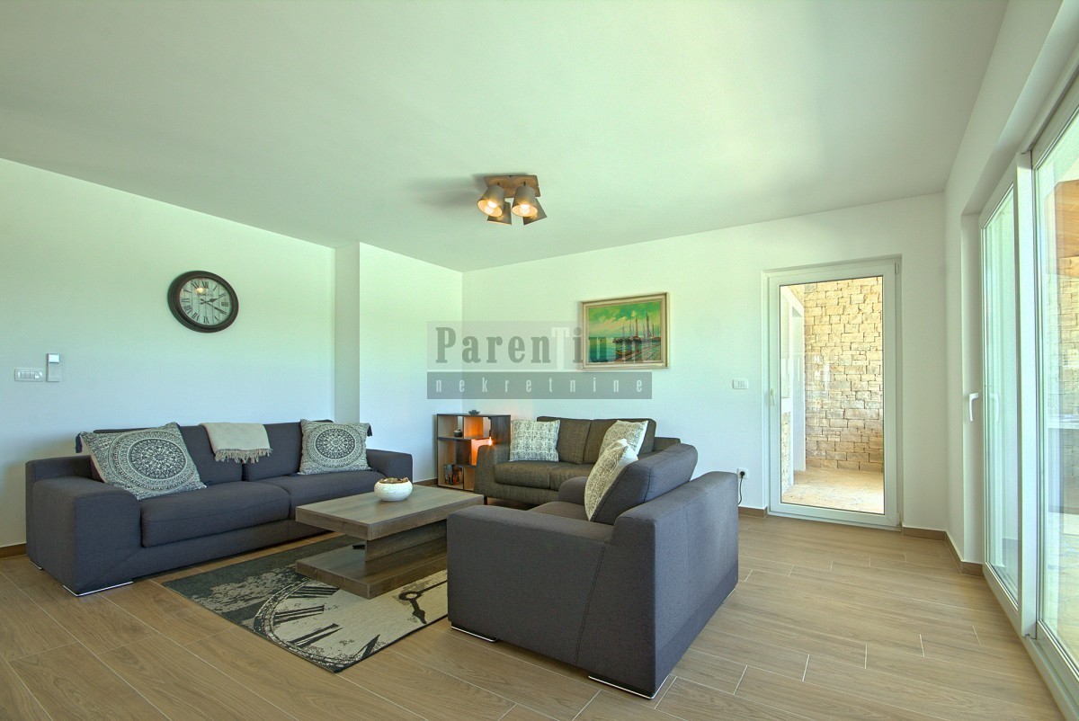 Parenzo, dintorni, bella villa con piscina