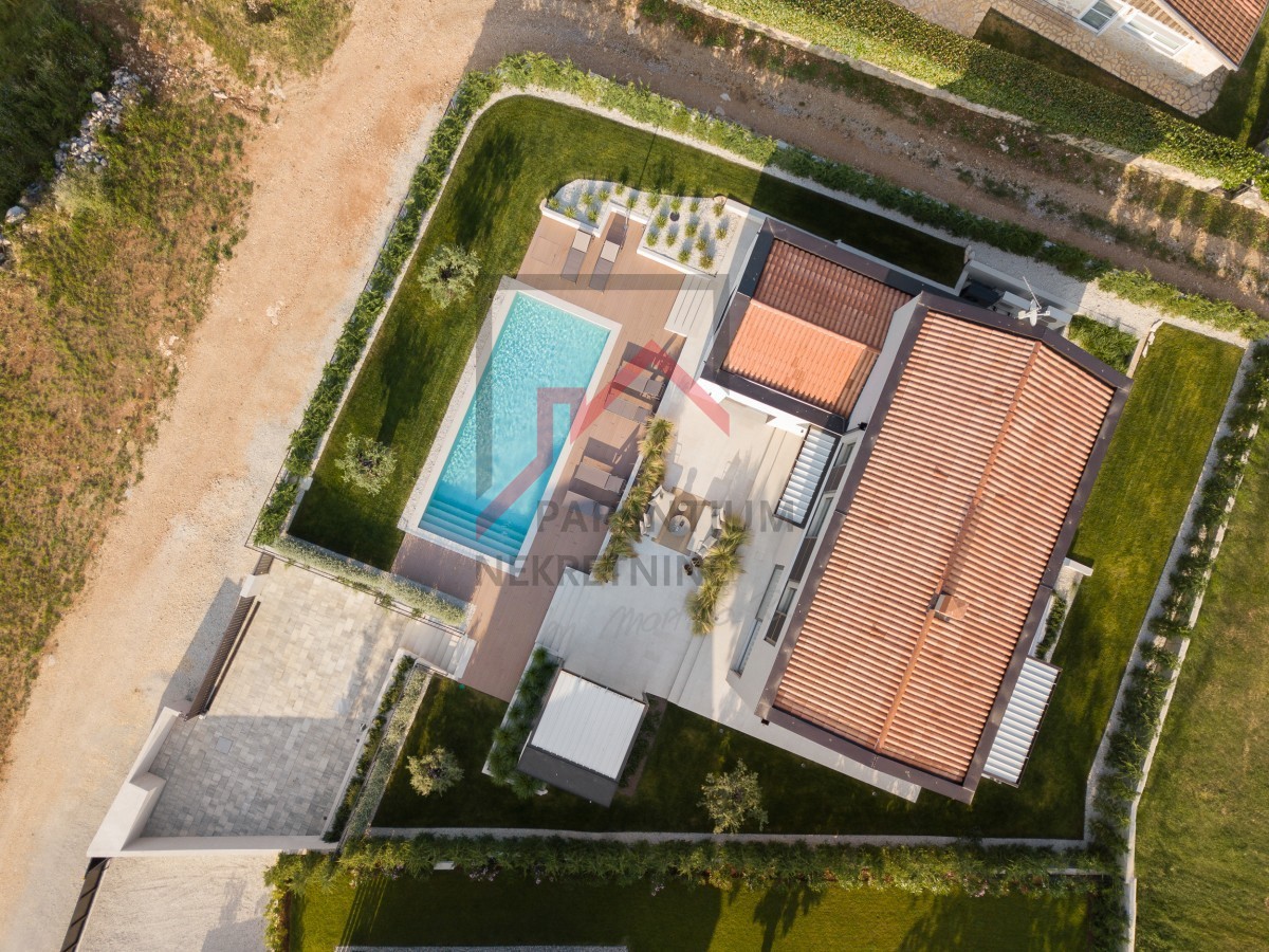Villa bella e ben costruita, in un tranquillo paesino