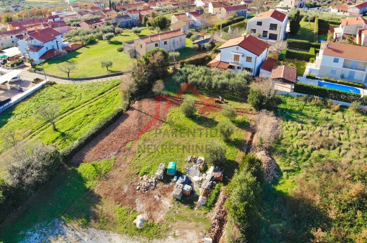 Istria, zona Parenzo - Bellissimo terreno edificabile con vista mare