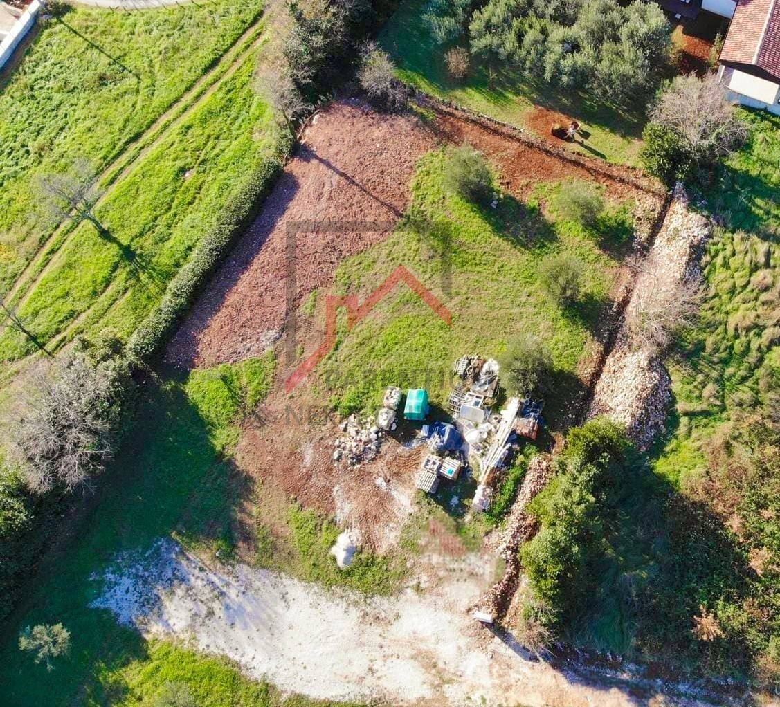 Istria, zona Parenzo - Bellissimo terreno edificabile con vista mare