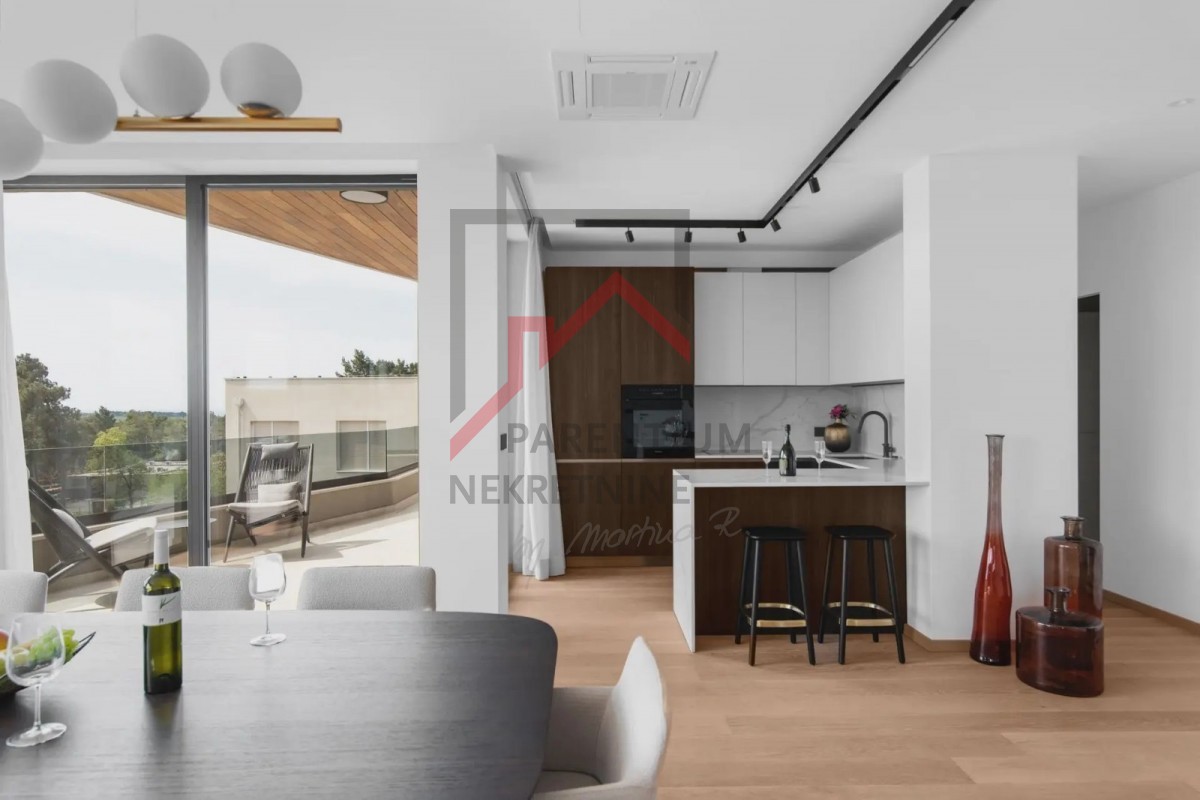 Istria, Parenzo - Attico moderno di lusso a 800 metri dal mare con vista mare