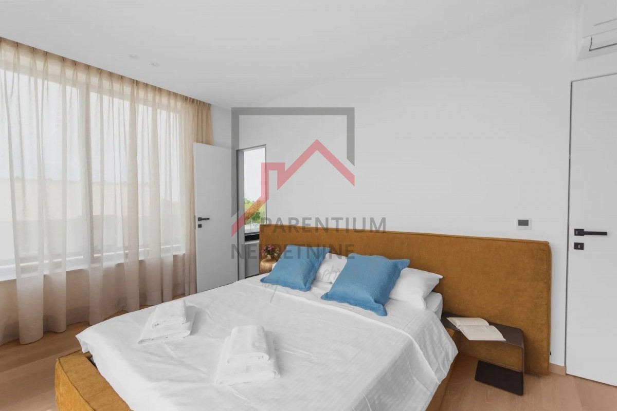 Istria, Parenzo - Attico moderno di lusso a 800 metri dal mare con vista mare