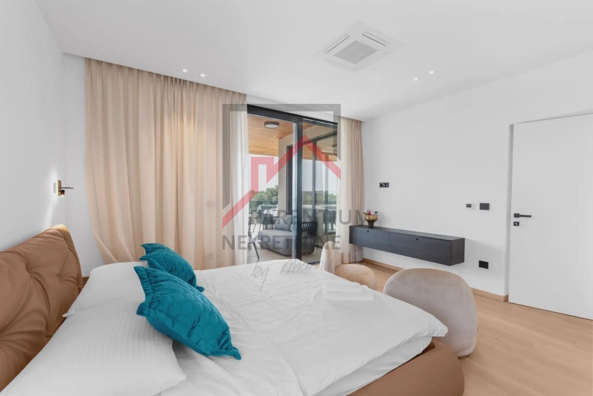 Istria, Parenzo - Attico moderno di lusso a 800 metri dal mare con vista mare