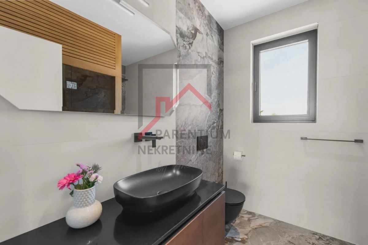 Istria, Parenzo - Attico moderno di lusso a 800 metri dal mare con vista mare