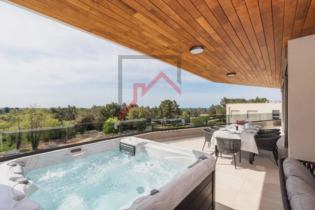 Istria, Parenzo - Attico moderno di lusso a 800 metri dal mare con vista mare