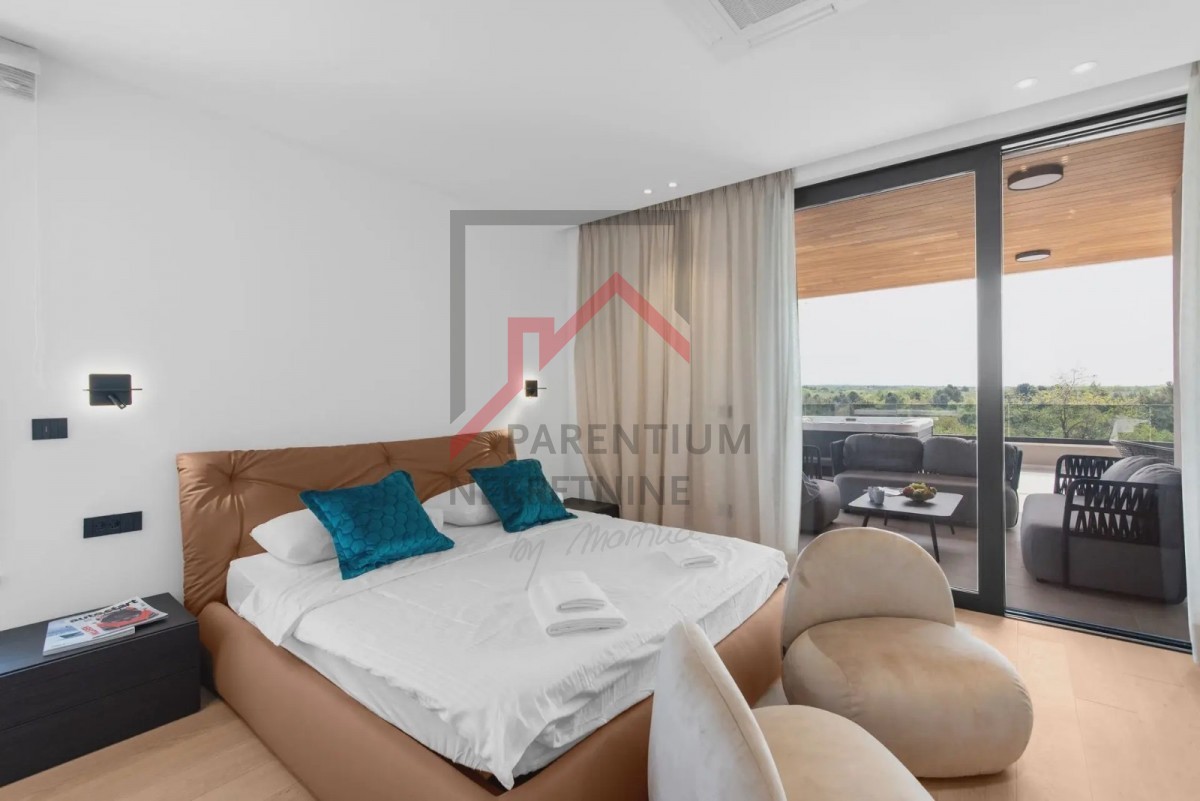 Istria, Parenzo - Attico moderno di lusso a 800 metri dal mare con vista mare