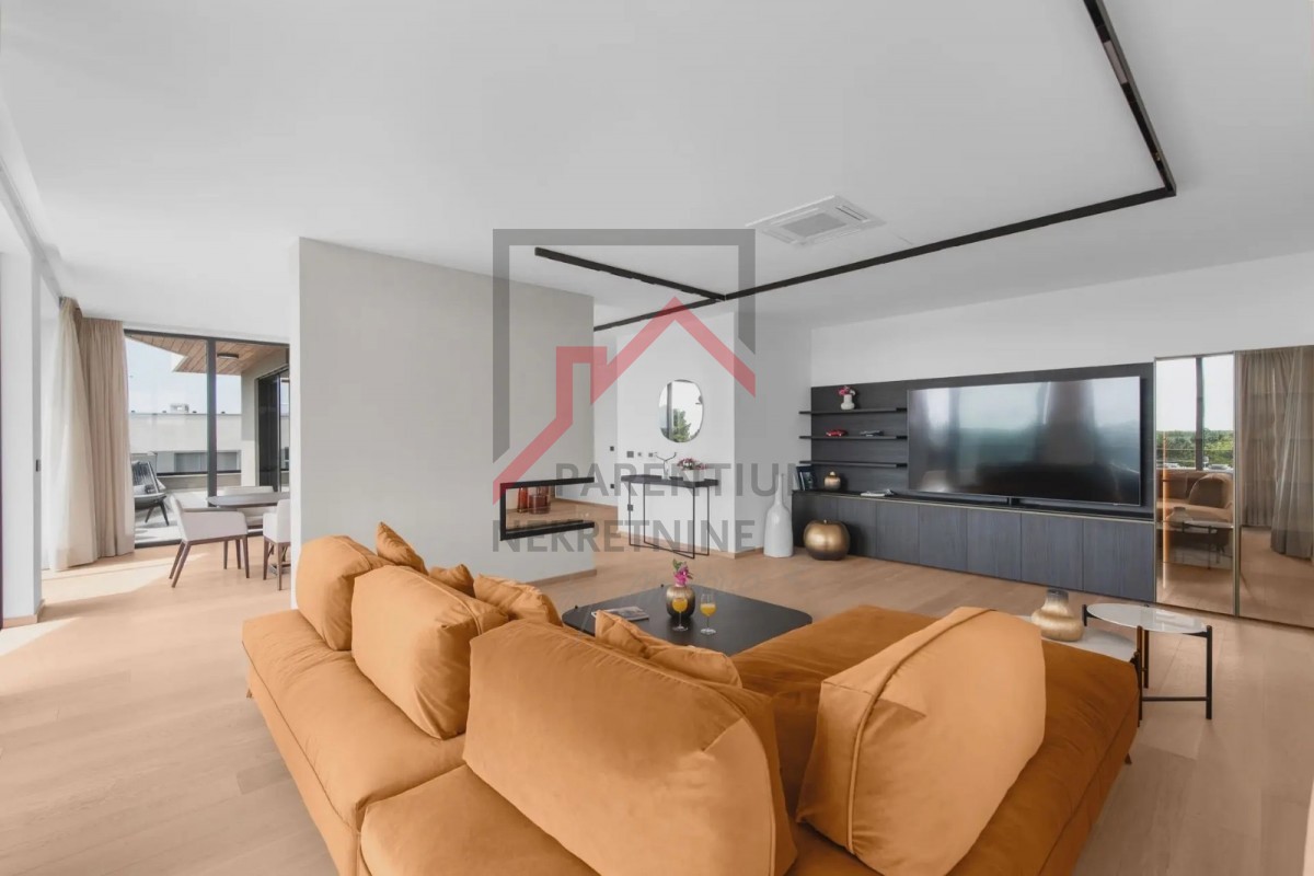 Istria, Parenzo - Attico moderno di lusso a 800 metri dal mare con vista mare