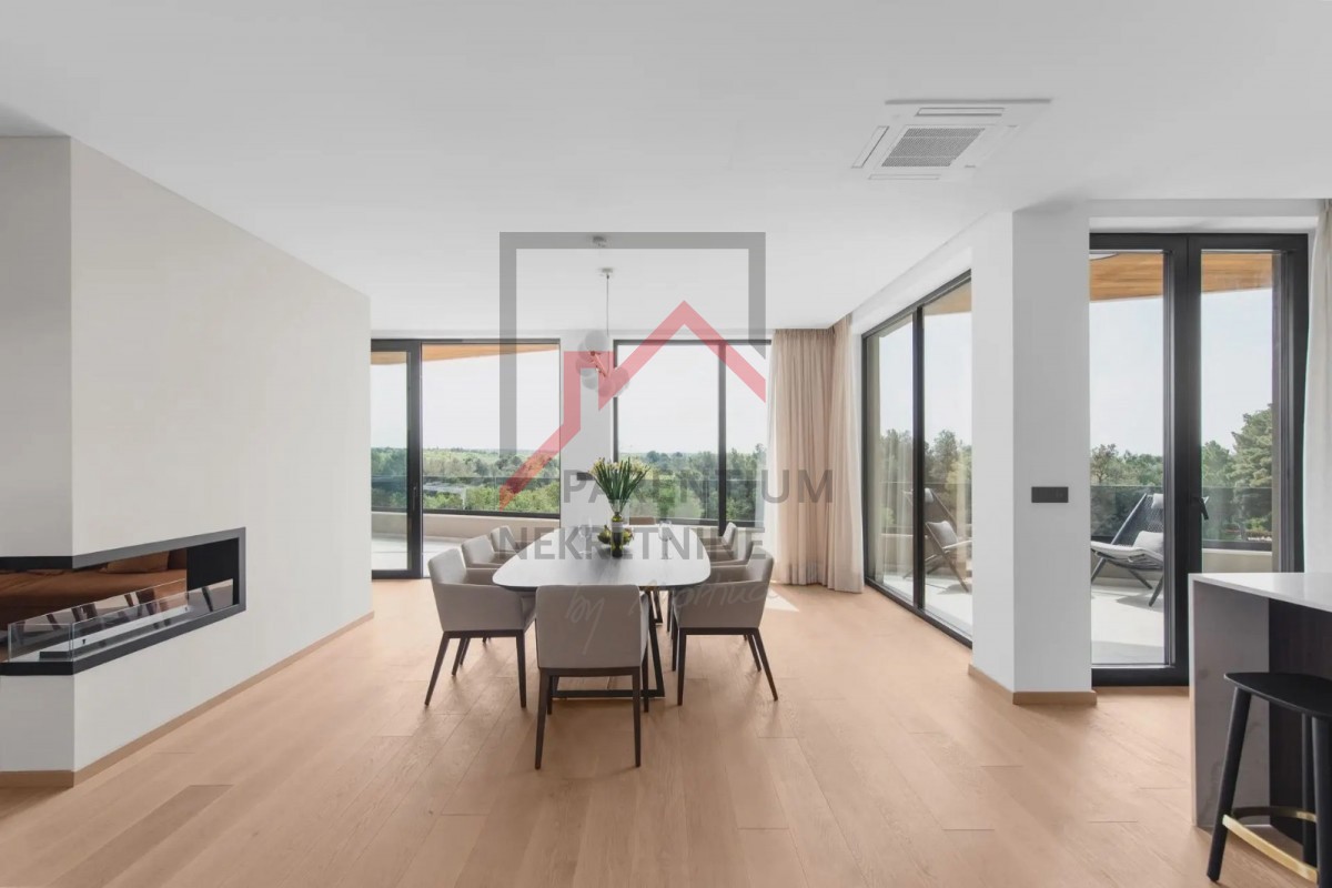 Istria, Parenzo - Attico moderno di lusso a 800 metri dal mare con vista mare