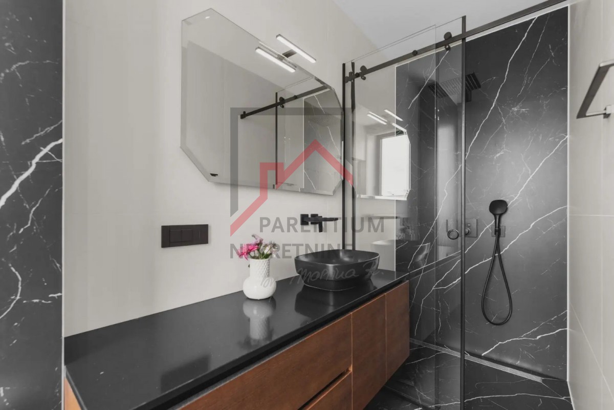 Istria, Parenzo - Attico moderno di lusso a 800 metri dal mare con vista mare