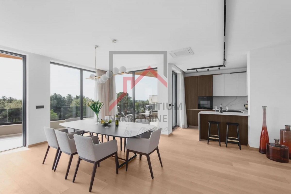 Istria, Parenzo - Attico moderno di lusso a 800 metri dal mare con vista mare