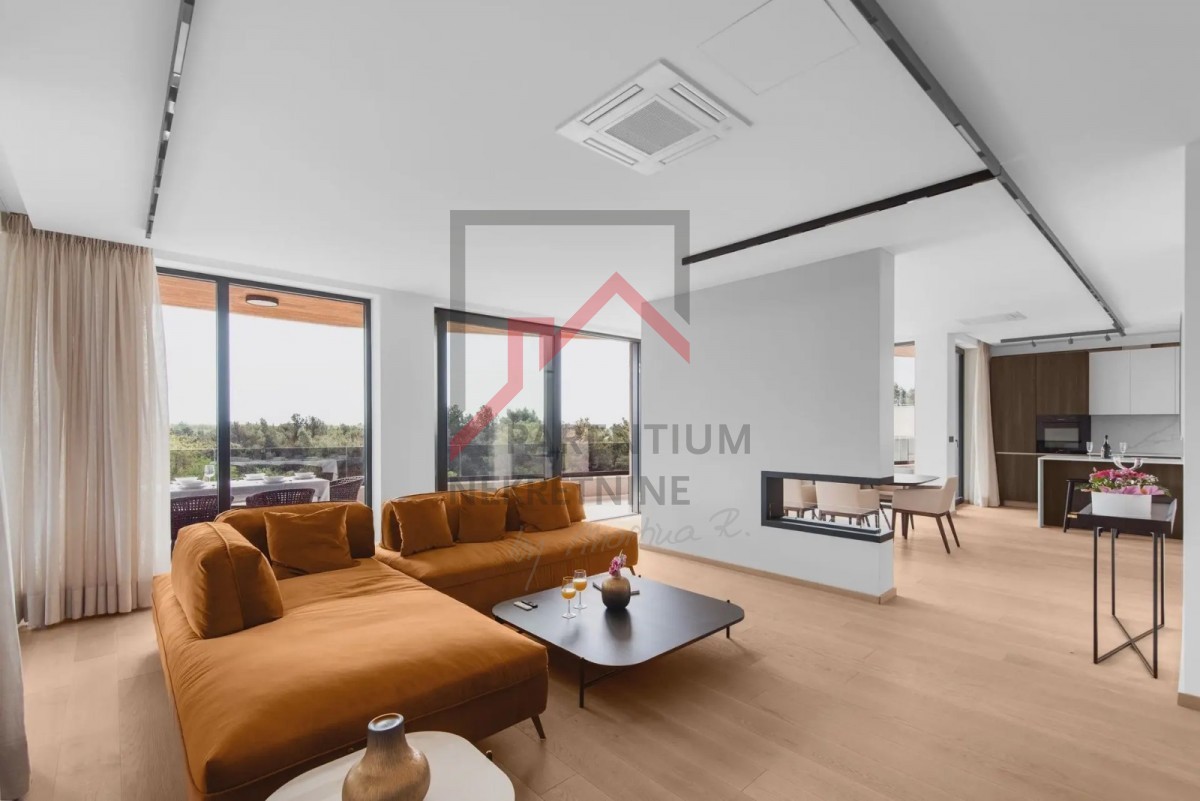 Istria, Parenzo - Attico moderno di lusso a 800 metri dal mare con vista mare