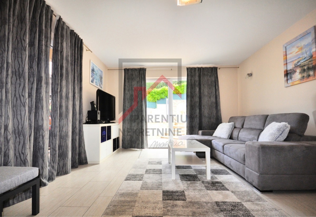 Istria, Parenzo - ESCLUSIVO - Casa con piscina e due appartamenti separati a 4 km dal mare