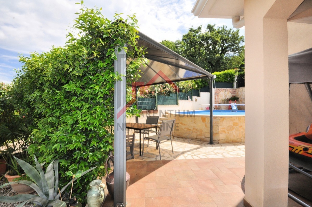Istria, Parenzo - ESCLUSIVO - Casa con piscina e due appartamenti separati a 4 km dal mare