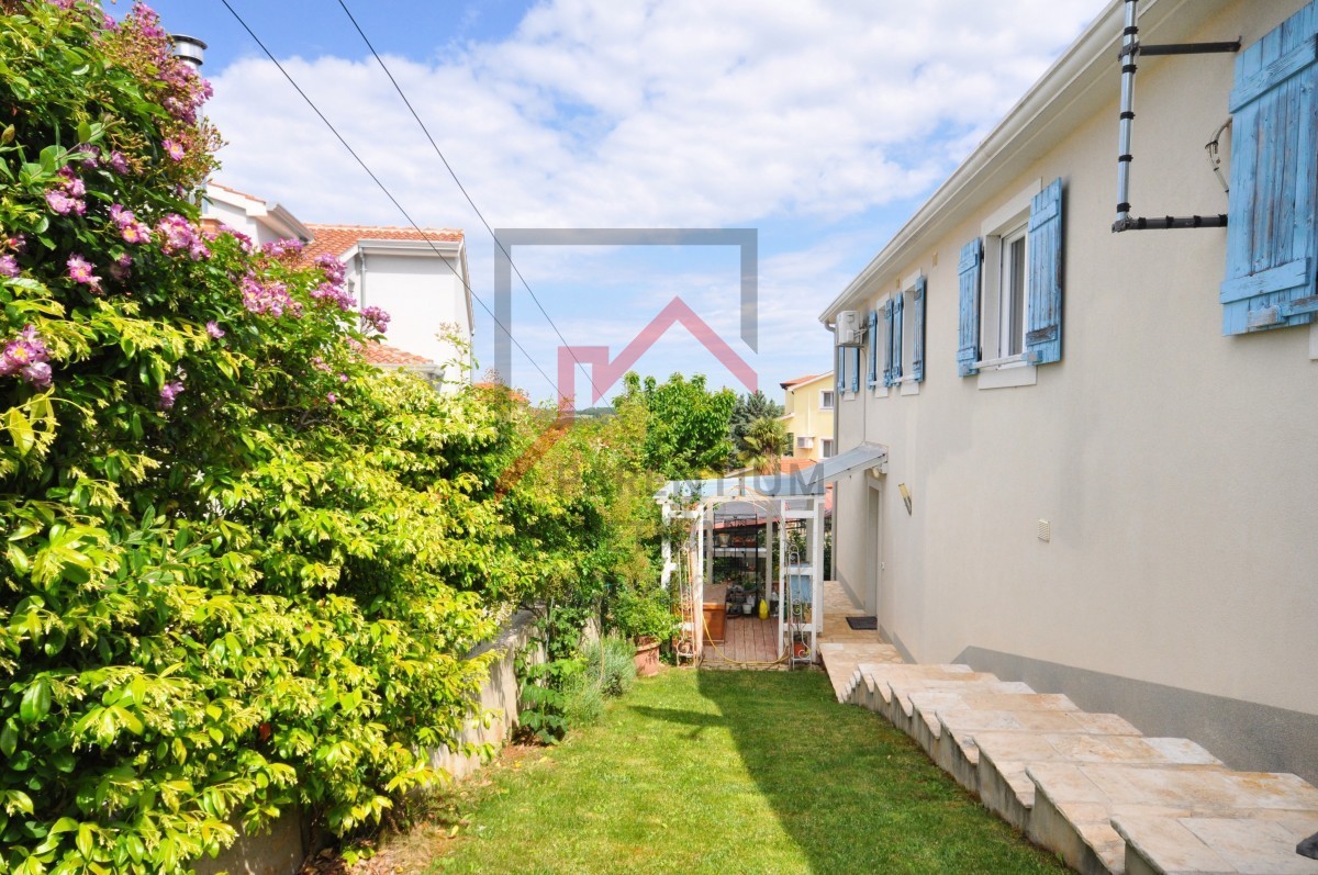 Istria, Parenzo - ESCLUSIVO - Casa con piscina e due appartamenti separati a 4 km dal mare