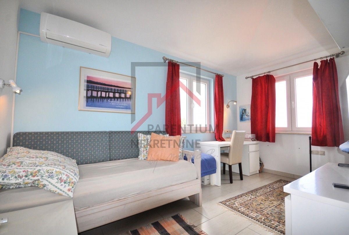 Istria, Parenzo - ESCLUSIVO - Casa con piscina e due appartamenti separati a 4 km dal mare