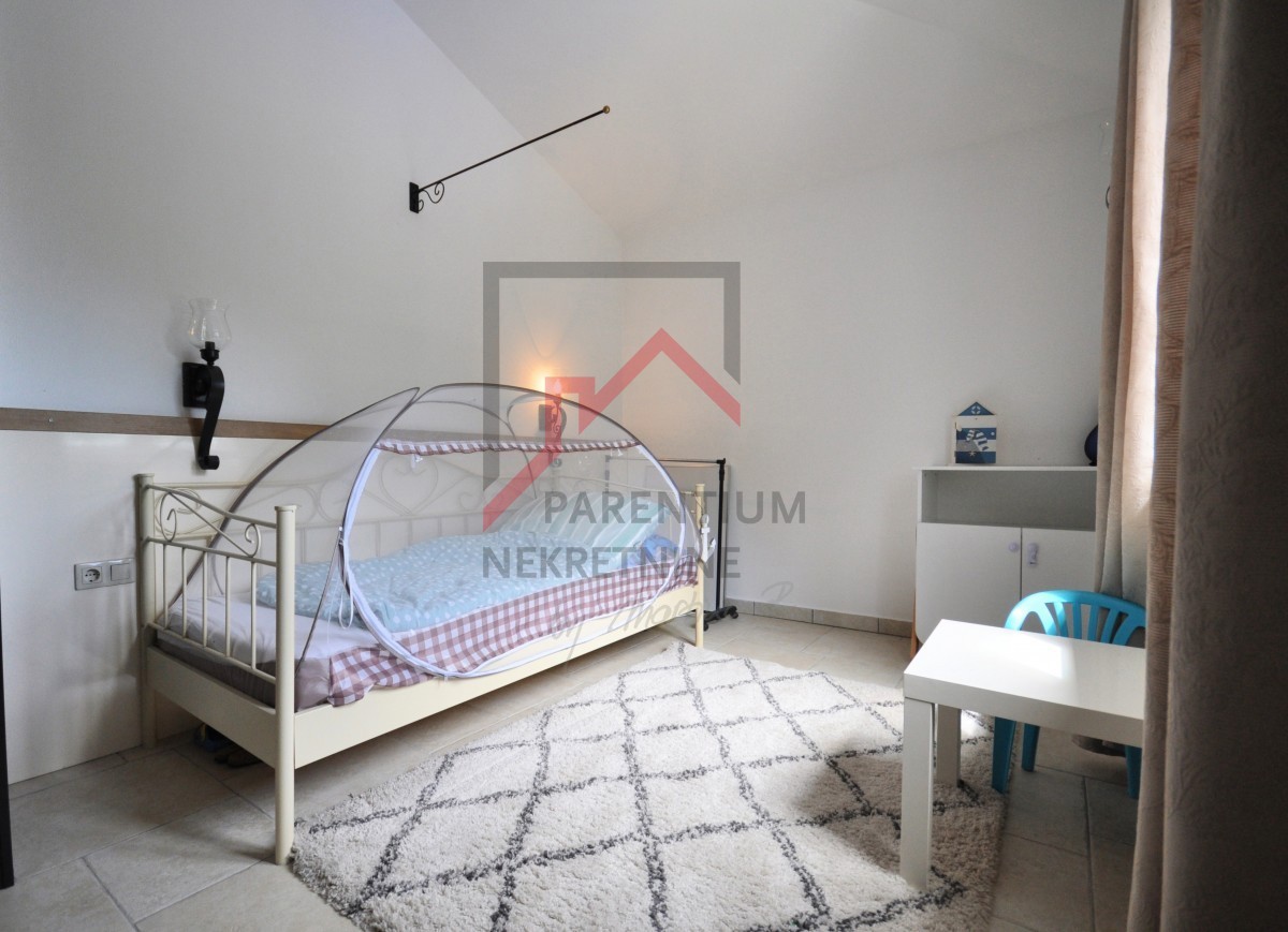 Istria, Parenzo - ESCLUSIVO - Casa con piscina e due appartamenti separati a 4 km dal mare