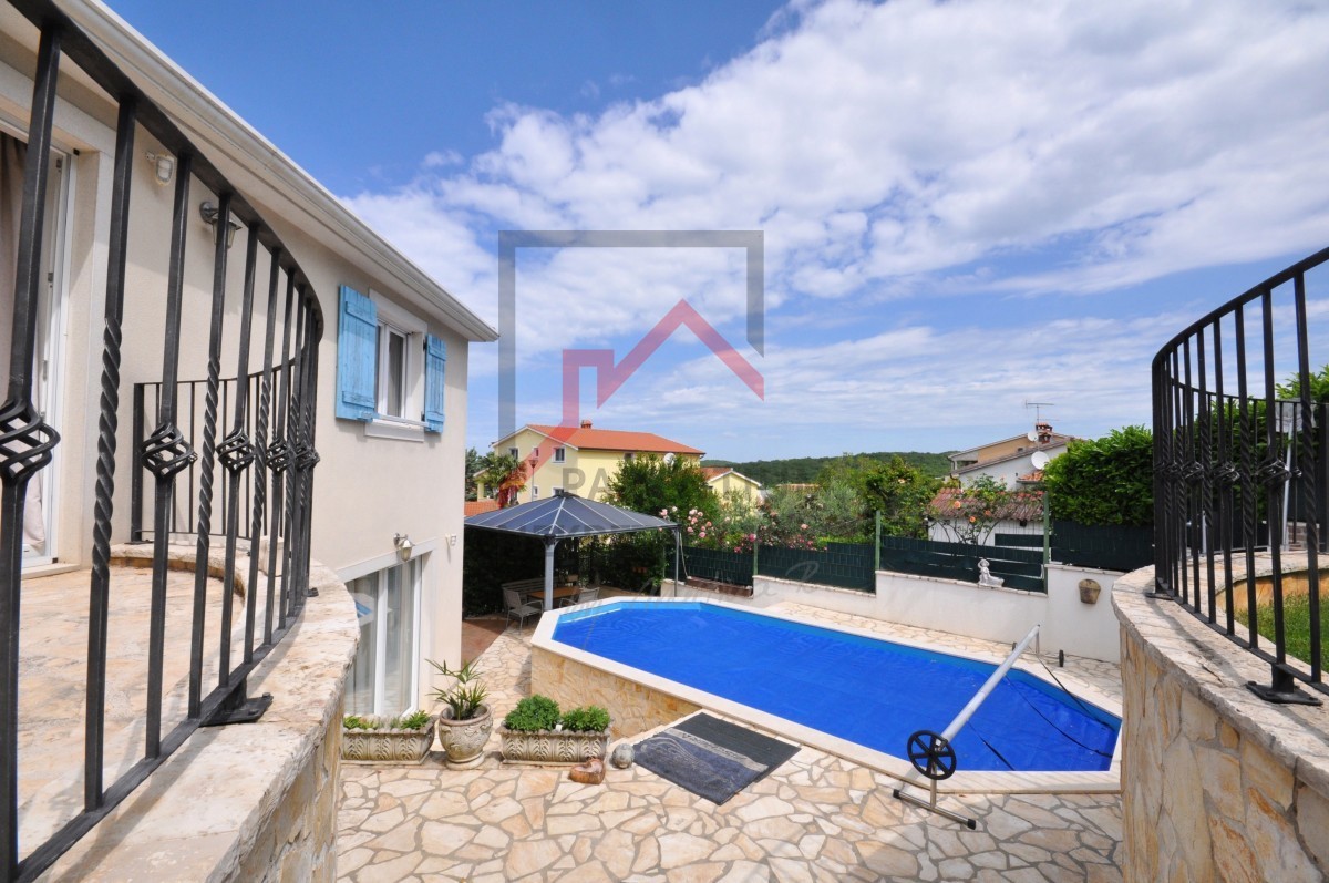 Istria, Parenzo - ESCLUSIVO - Casa con piscina e due appartamenti separati a 4 km dal mare