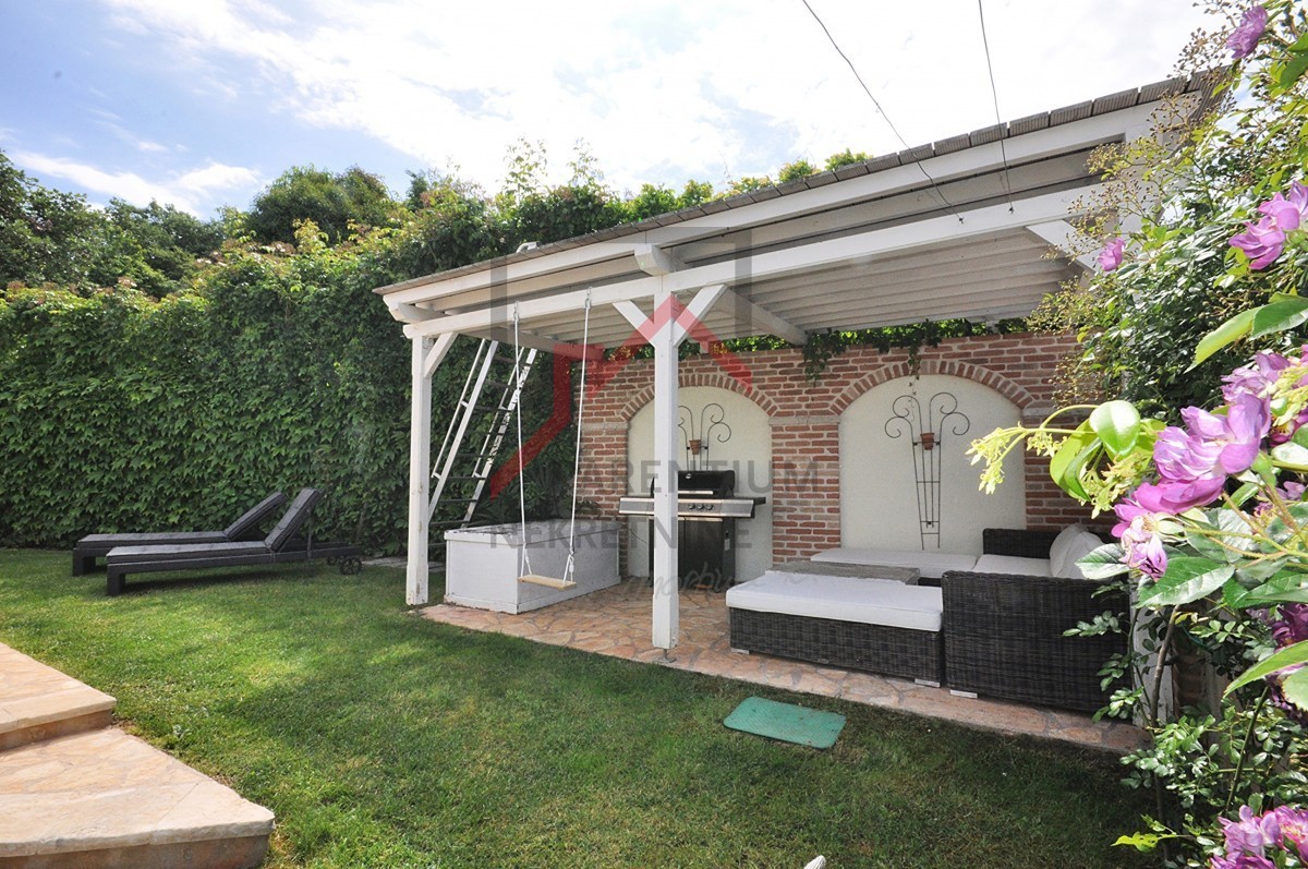 Istria, Parenzo - ESCLUSIVO - Casa con piscina e due appartamenti separati a 4 km dal mare