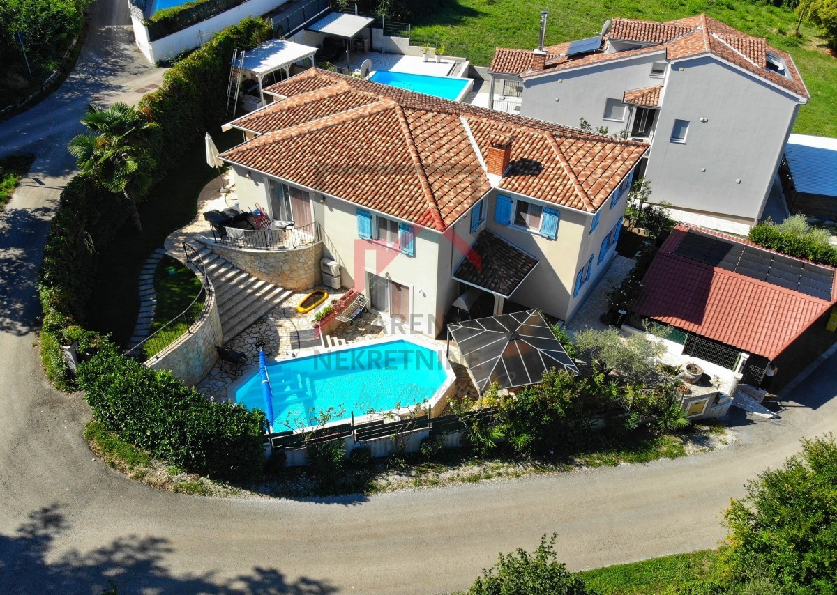 Istria, Parenzo - ESCLUSIVO - Casa con piscina e due appartamenti separati a 4 km dal mare