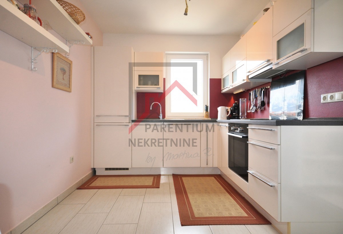 Istria, Parenzo - ESCLUSIVO - Casa con piscina e due appartamenti separati a 4 km dal mare