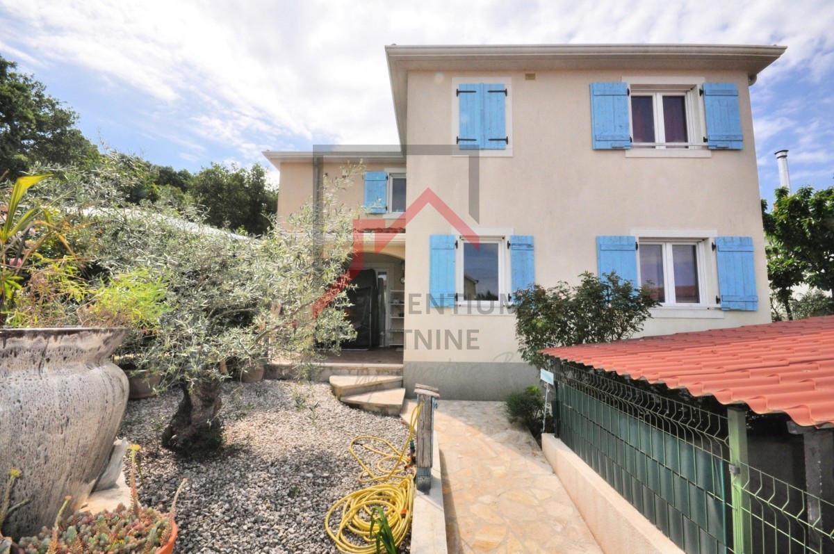 Istria, Parenzo - ESCLUSIVO - Casa con piscina e due appartamenti separati a 4 km dal mare