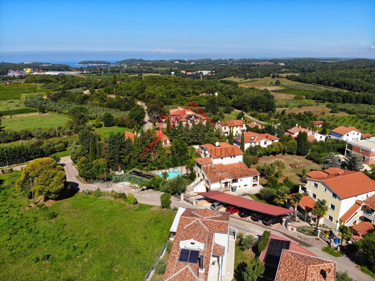 Istria, Parenzo - ESCLUSIVO - Casa con piscina e due appartamenti separati a 4 km dal mare