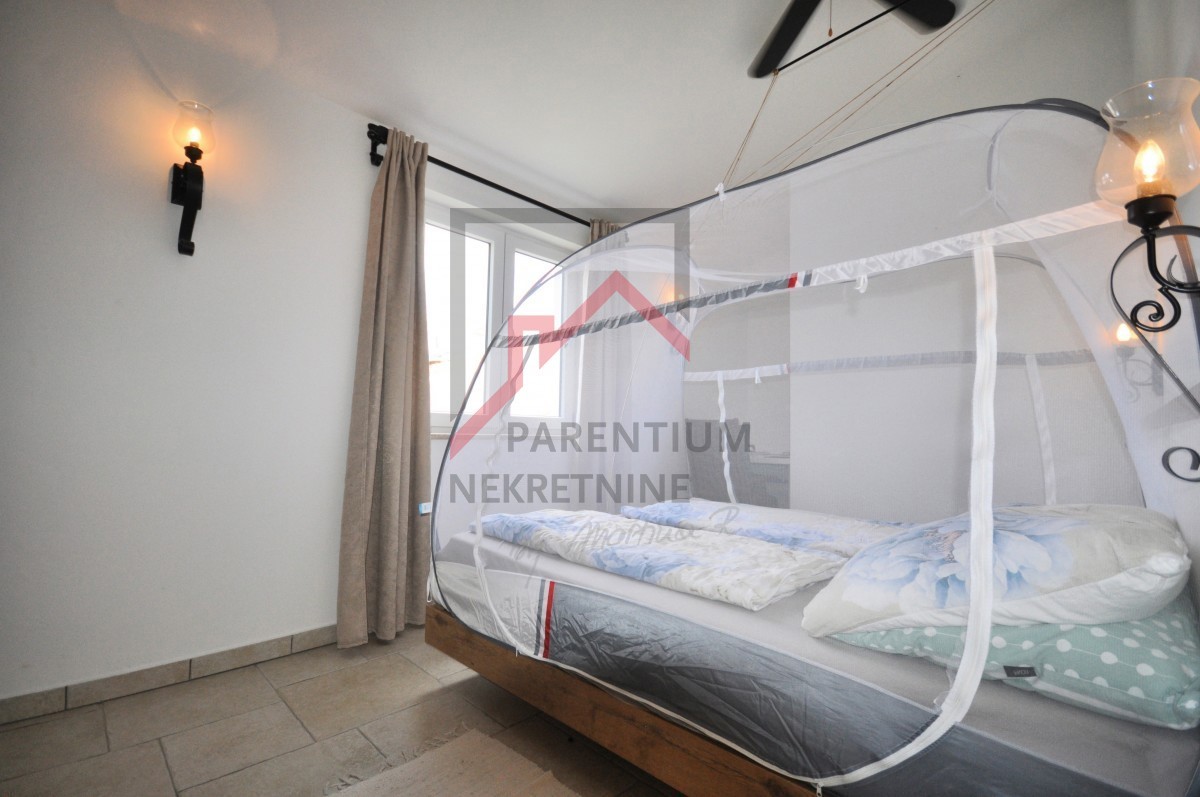 Istria, Parenzo - ESCLUSIVO - Casa con piscina e due appartamenti separati a 4 km dal mare