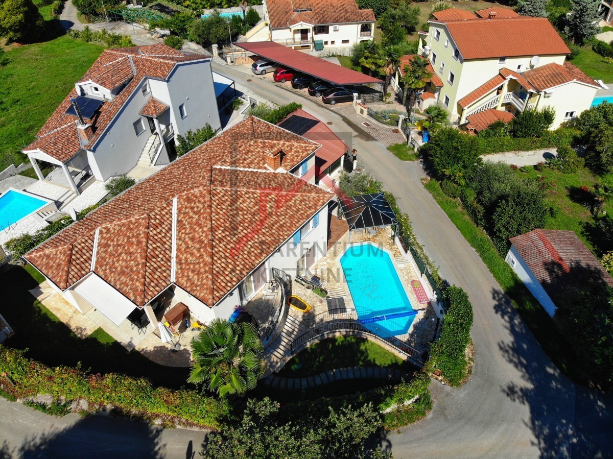 Istria, Parenzo - ESCLUSIVO - Casa con piscina e due appartamenti separati a 4 km dal mare