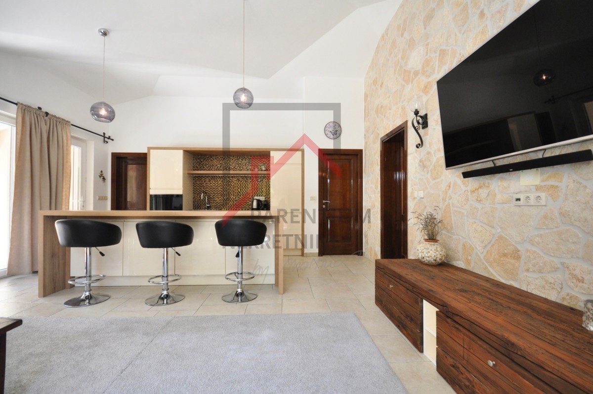 Istria, Parenzo - ESCLUSIVO - Casa con piscina e due appartamenti separati a 4 km dal mare