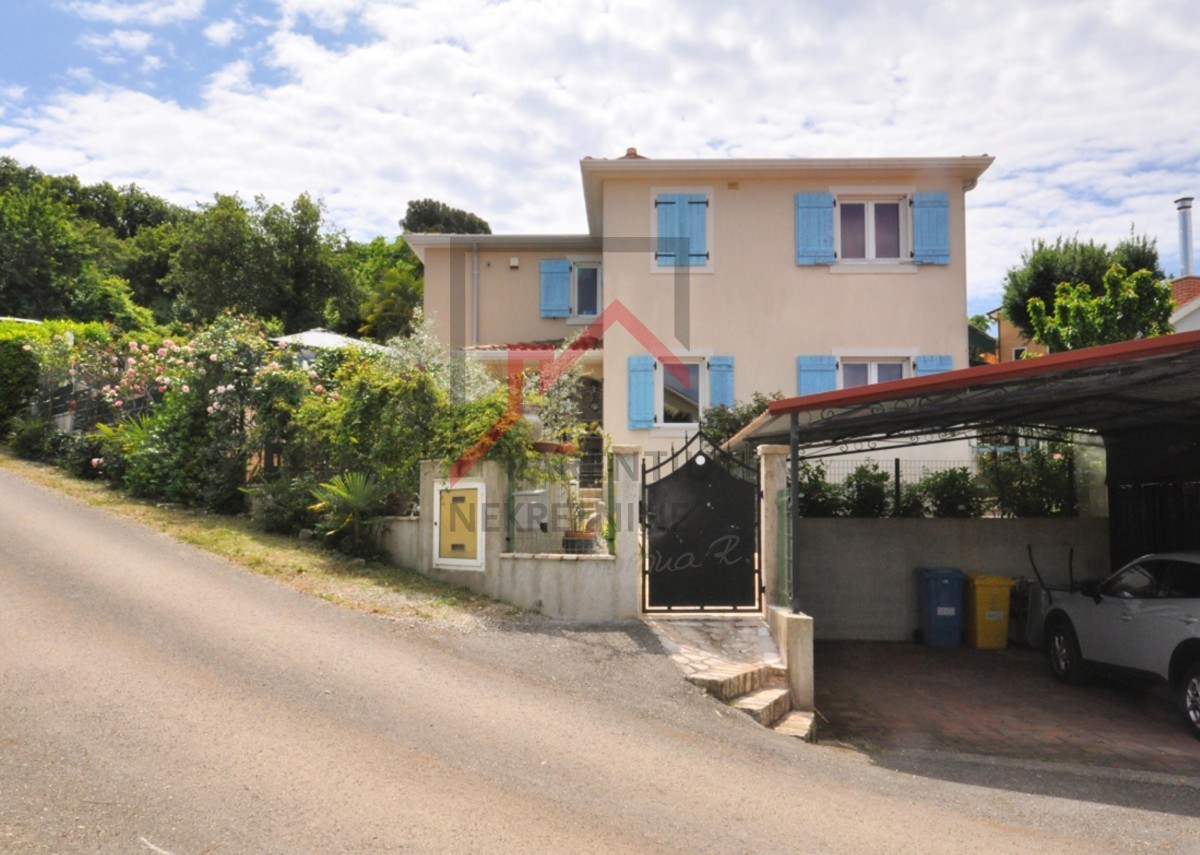 Istria, Parenzo - ESCLUSIVO - Casa con piscina e due appartamenti separati a 4 km dal mare