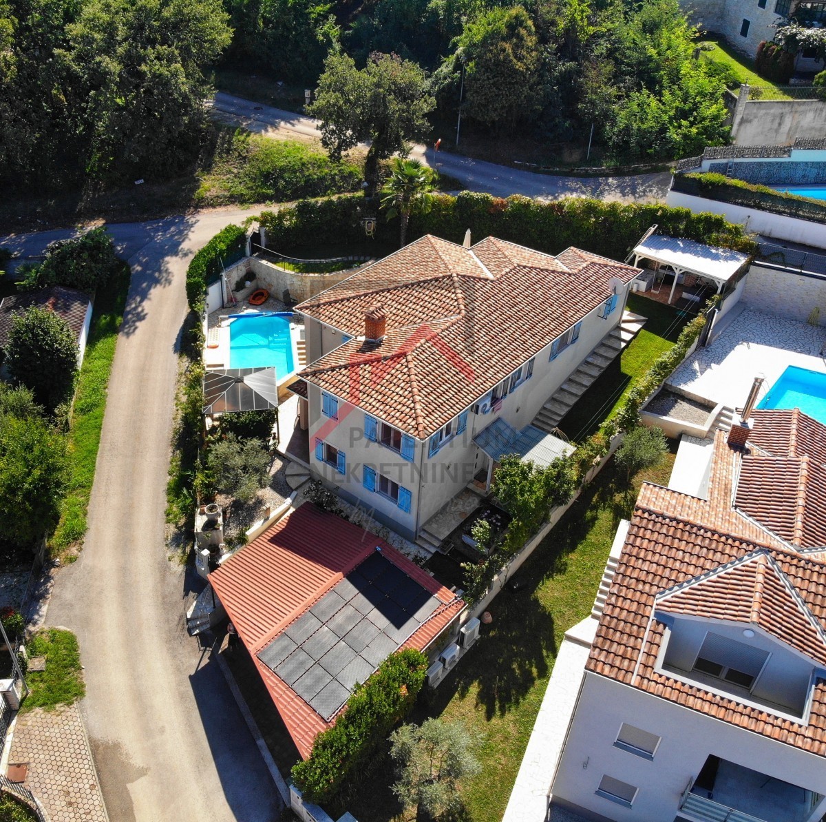 Istria, Parenzo - ESCLUSIVO - Casa con piscina e due appartamenti separati a 4 km dal mare