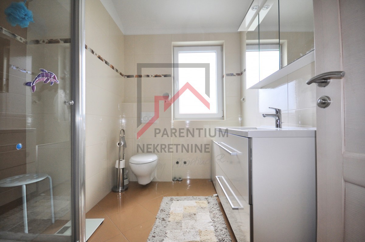 Istria, Parenzo - ESCLUSIVO - Casa con piscina e due appartamenti separati a 4 km dal mare