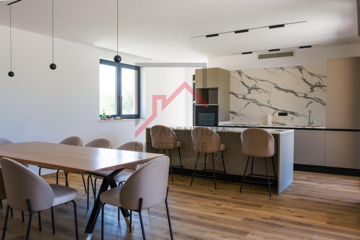 Villa in zona tranquilla con garage e piscina