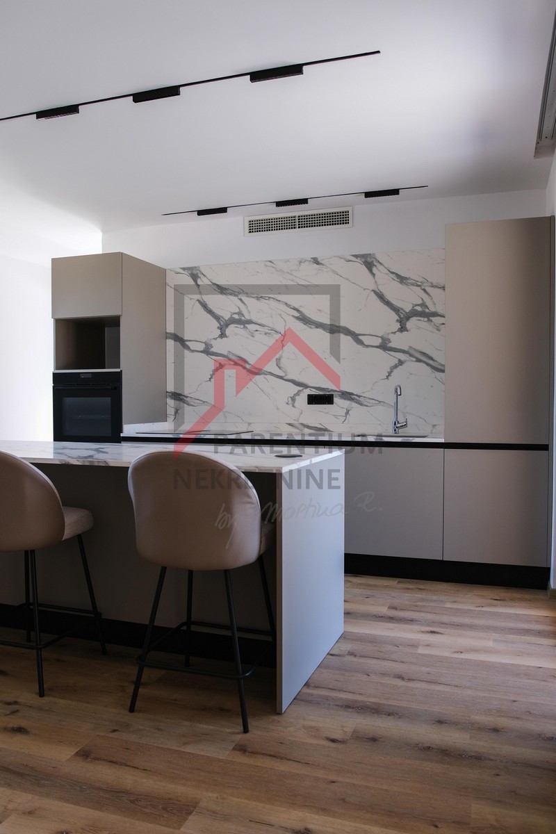 Villa in zona tranquilla con garage e piscina