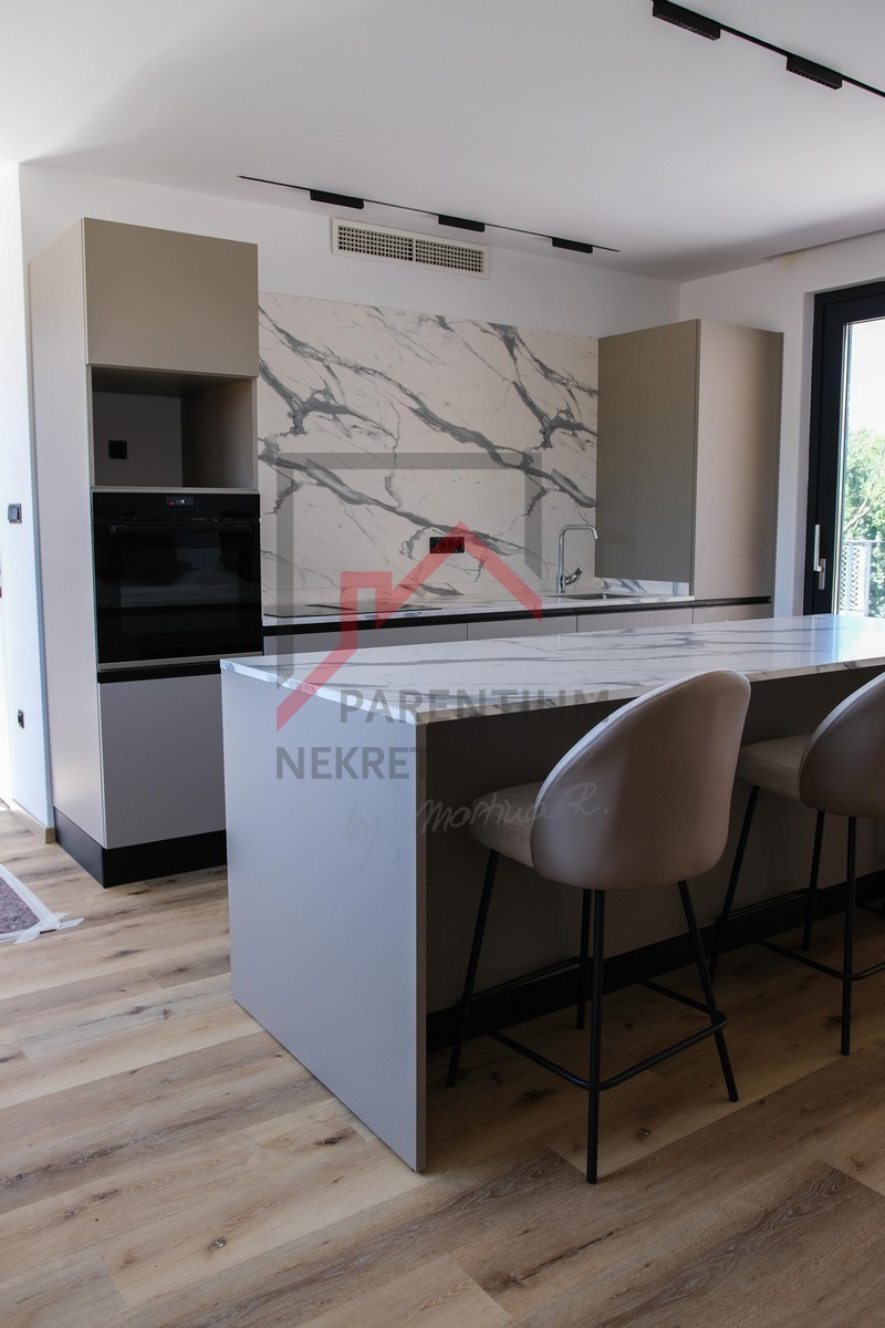 Villa in zona tranquilla con garage e piscina