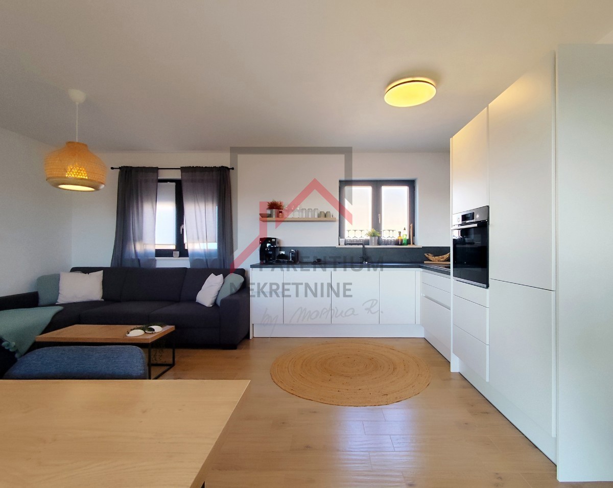 Istria, Parenzo - Appartamento moderno in un villaggio tranquillo, ideale per vivere e investire