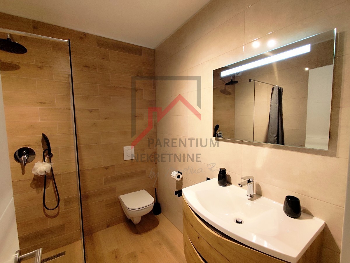 Istria, Parenzo - Appartamento moderno in un villaggio tranquillo, ideale per vivere e investire