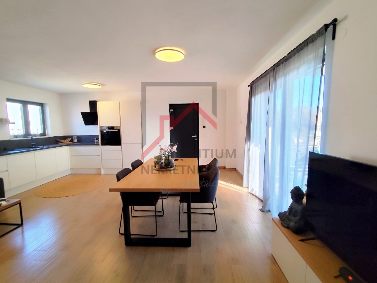 Istria, Parenzo - Appartamento moderno in un villaggio tranquillo, ideale per vivere e investire