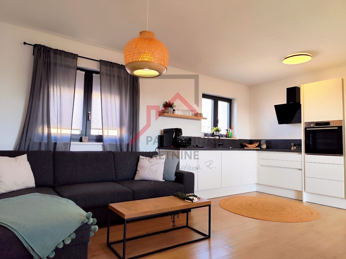 Istria, Parenzo - Appartamento moderno in un villaggio tranquillo, ideale per vivere e investire