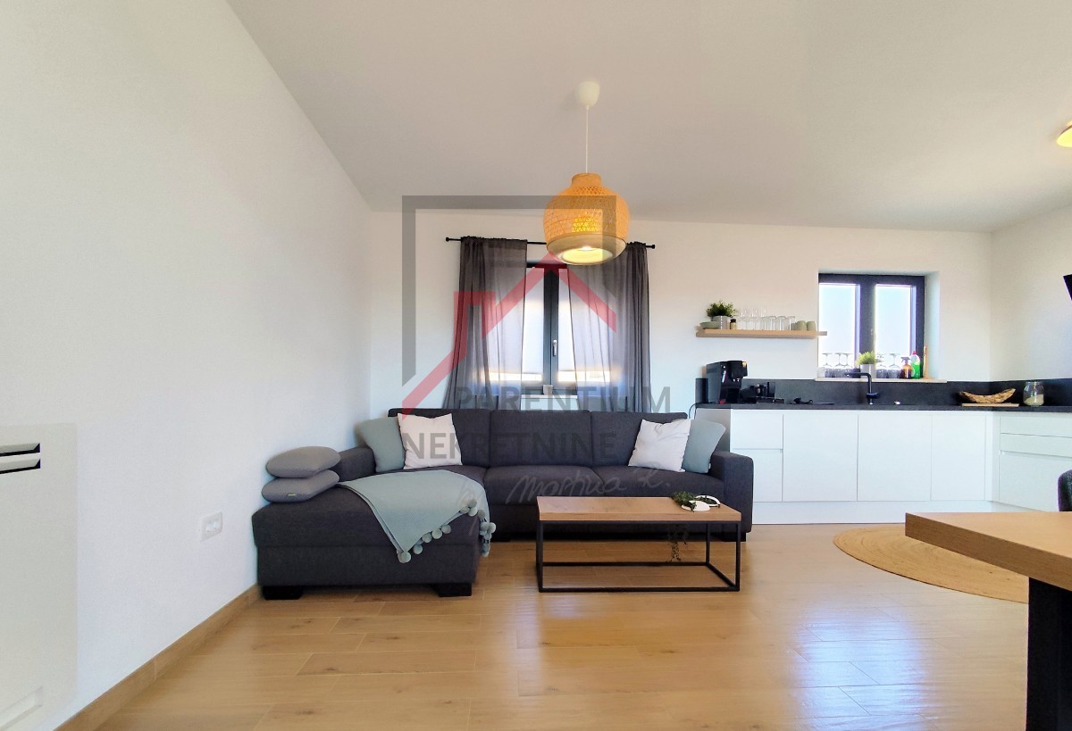 Istria, Parenzo - Appartamento moderno in un villaggio tranquillo, ideale per vivere e investire