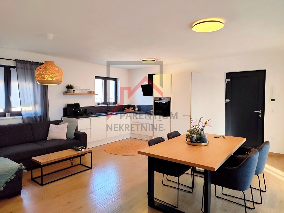 Istria, Parenzo - Appartamento moderno in un villaggio tranquillo, ideale per vivere e investire