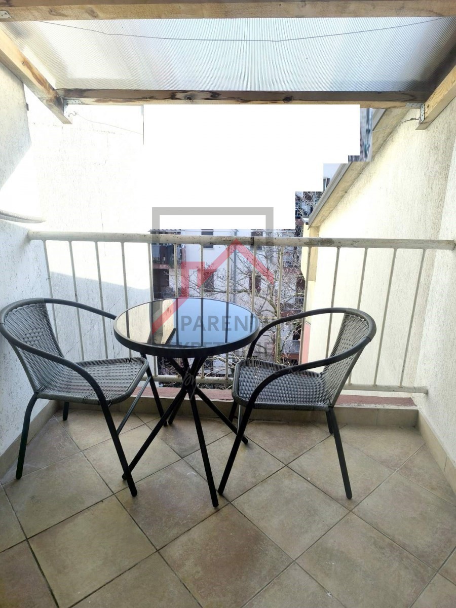 Istria, centro di Parenzo - appartamento ristrutturato con loggia, a 300 m dal mare