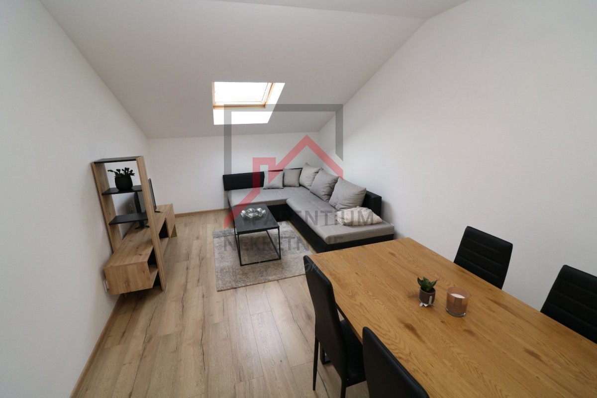 Istria, centro di Parenzo - appartamento ristrutturato con loggia, a 300 m dal mare