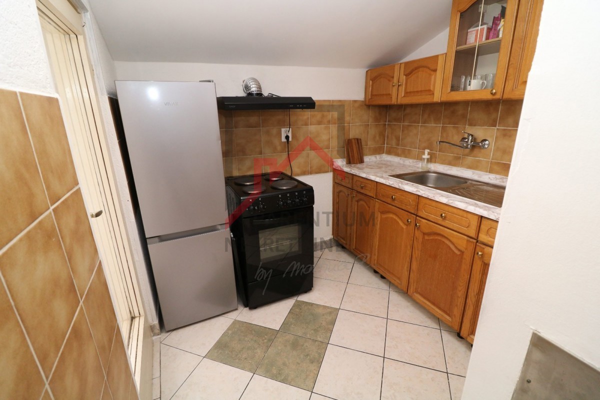 Istria, centro di Parenzo - appartamento ristrutturato con loggia, a 300 m dal mare