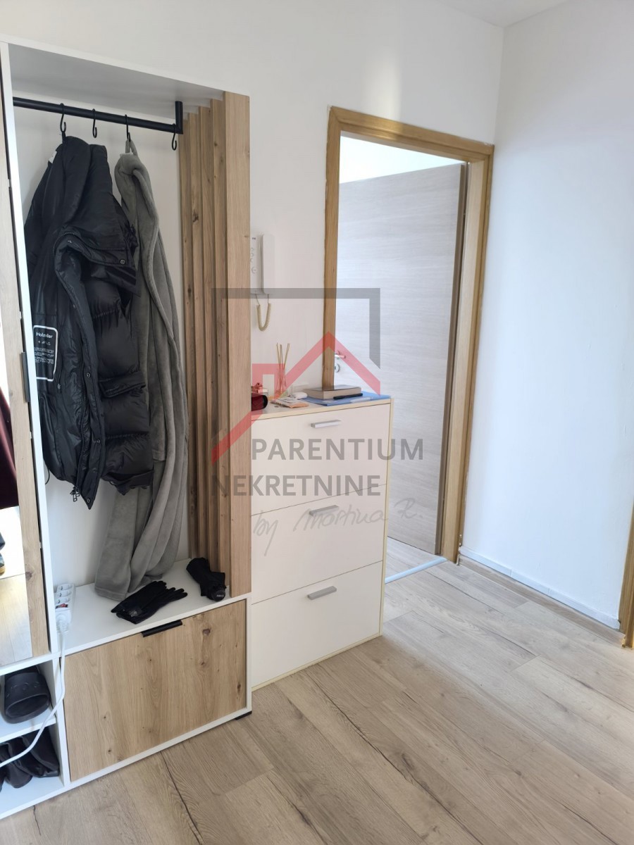 Istria, centro di Parenzo - appartamento ristrutturato con loggia, a 300 m dal mare