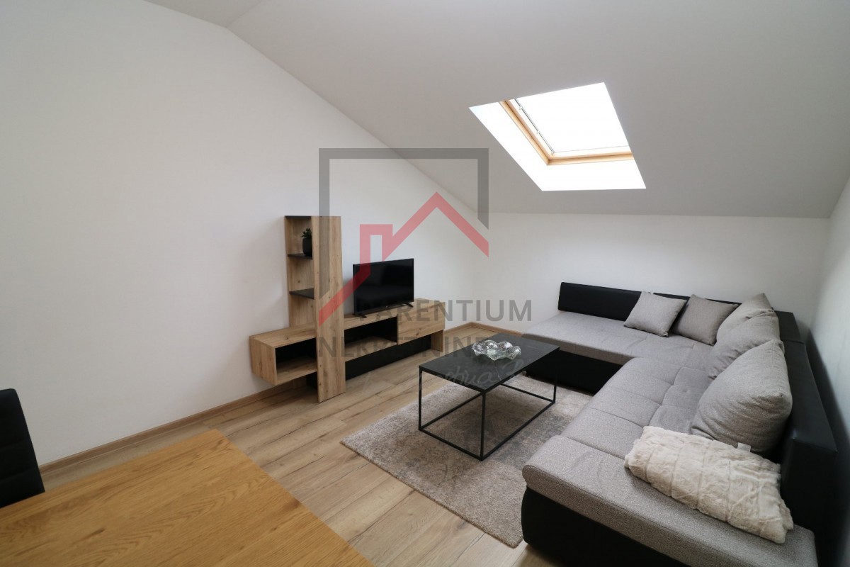 Istria, centro di Parenzo - appartamento ristrutturato con loggia, a 300 m dal mare