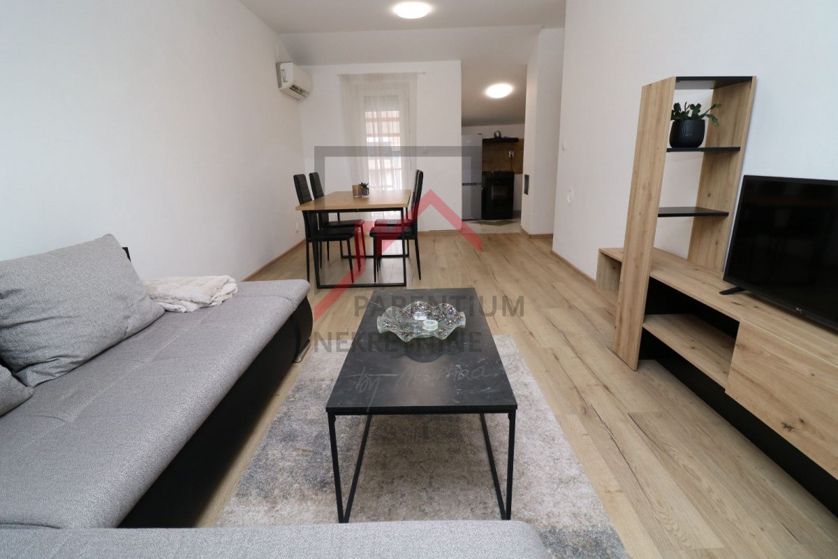 Istria, centro di Parenzo - appartamento ristrutturato con loggia, a 300 m dal mare